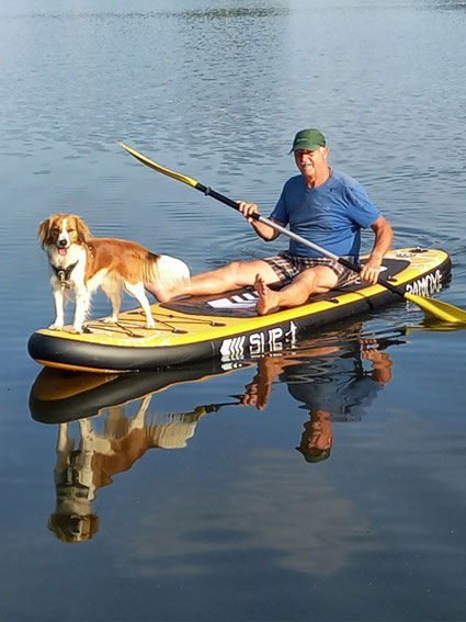 Kooikerhondje und Wasser